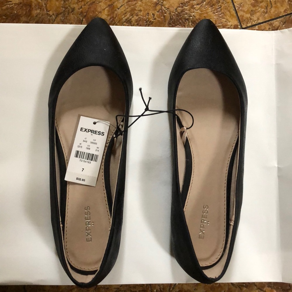 NWT! Black pointed toe flats